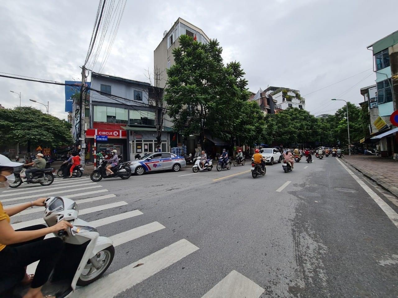 (HIẾM) (GẤP) Bán mảnh đất siêu đẹp phố Dương Văn Bé - Hai Bà Trưng, ô tô tránh, gần phố, 300m2, 27 tỷ