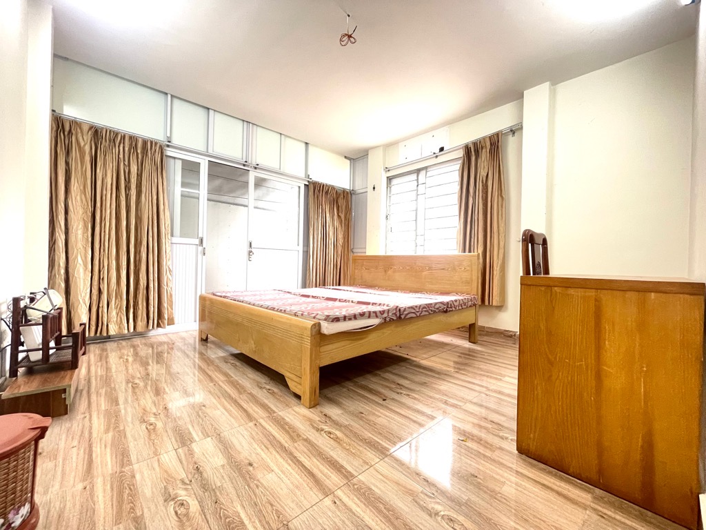 Bán nhà vị trí đẹp phố Vạn Bảo 41m2, 5T, MT4m nhà 3 thoáng 10m ra mặt phố VIP Ba Đình