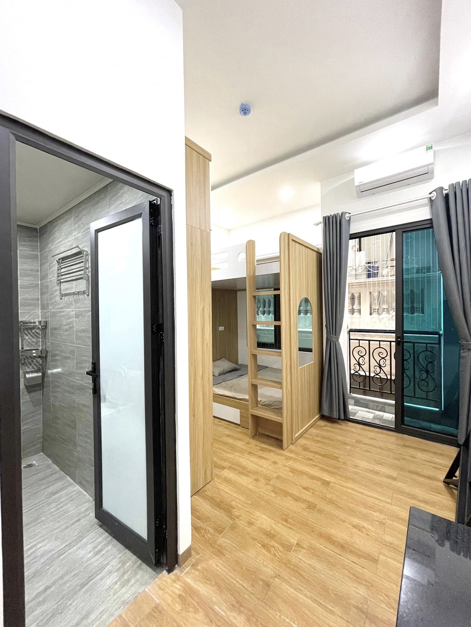 DÒNG TIỀN 50T/THÁNG - THANG MÁY - 8 PHÒNG KHÉP KÍN - FULL NỘI THẤT XỊN XÒ - CẠNH KHU BÁCH KINH XÂY