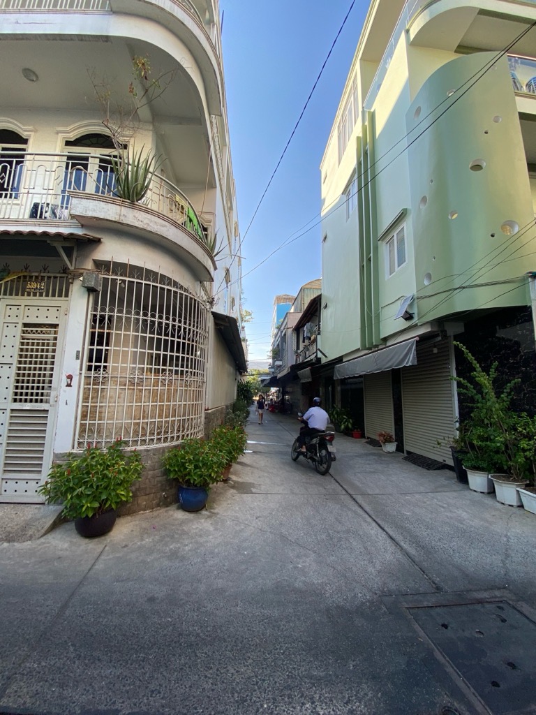 Bán nhà quận 11, đường Bình Thới, 56m2, 3 tầng, lô góc hẻm xe hơi, 9.9 tỷ