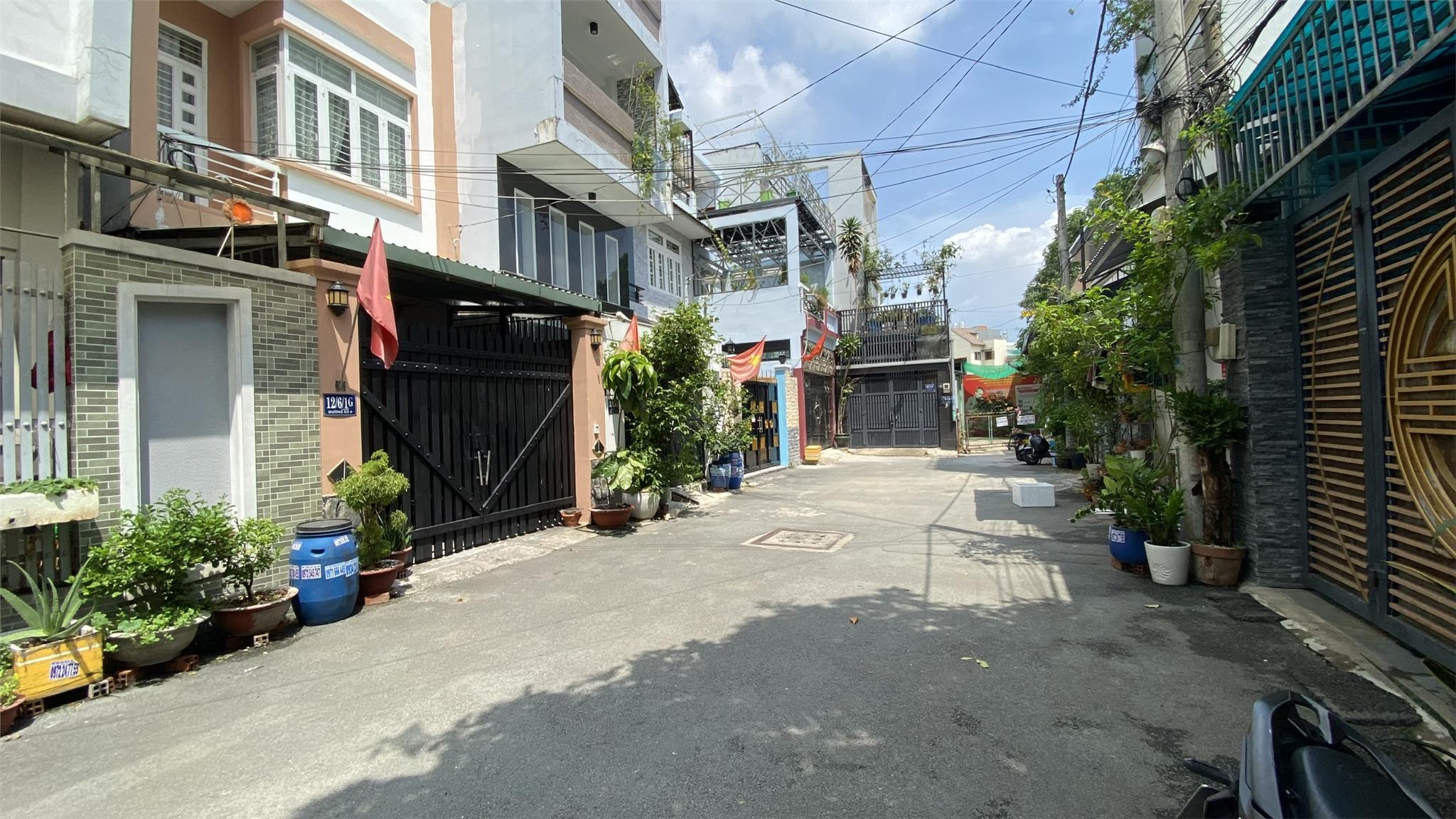 Bán Nhà riêng KHU VIP, Linh Trung, Thủ Đức, Cách VinCom 200m, 115m2, 5T, Hầm rộng, Nhà Đẹp Ở Ngay