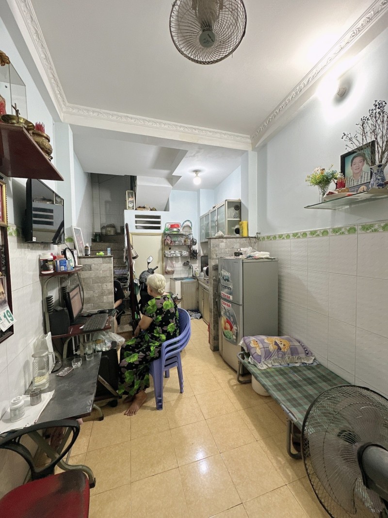 Bán Nhà Xô Viết Nghệ Tĩnh, Bình Thạnh, 4 tầng BTCT, cạnh mặt tiền, chỉ nhỉnh 2 tỷ