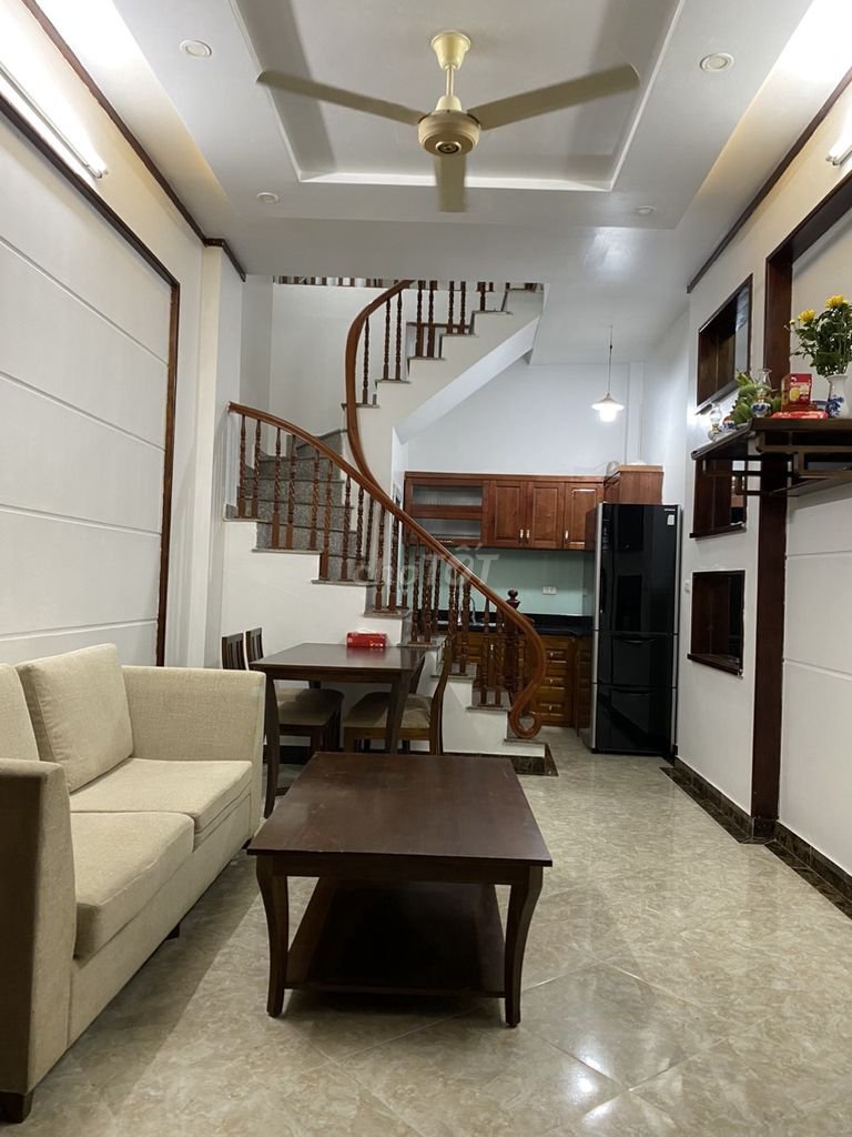 Cho thuê nhà ngõ ba gác phố Giải Phóng, Hoàng Mai, Hà Nội, 30m - 3 tầng - Giá 9 Triệu/tháng.