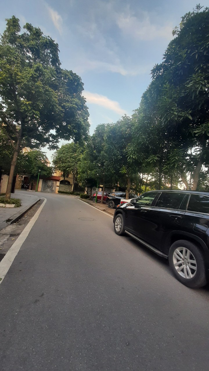 CHO THUÊ CẢ TÒA BIỆT THỰ TÂY NAM BÁN ĐẢO LINH ĐÀM, 4 TẦNG, 180M2, 7 PHÒNG, 7 WC, GIÁ 35TR