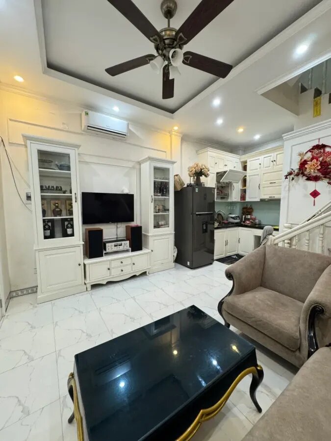 Bán Nhà Tôn Đức Thắng, Đống Đa, Diện Tích 35m2, 5 Tầng Rộng Rãi, Mặt Tiền Hơn 4.5m, Ngõ Rộng, Nhỉnh 5 Tỷ.