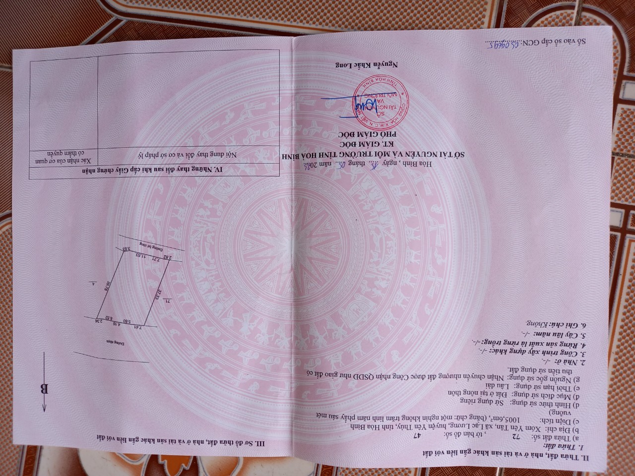 em cần bán lô đất thổ cư dưới hòa bình .diện tích 1005,6m2 giá 3,8 tỷ