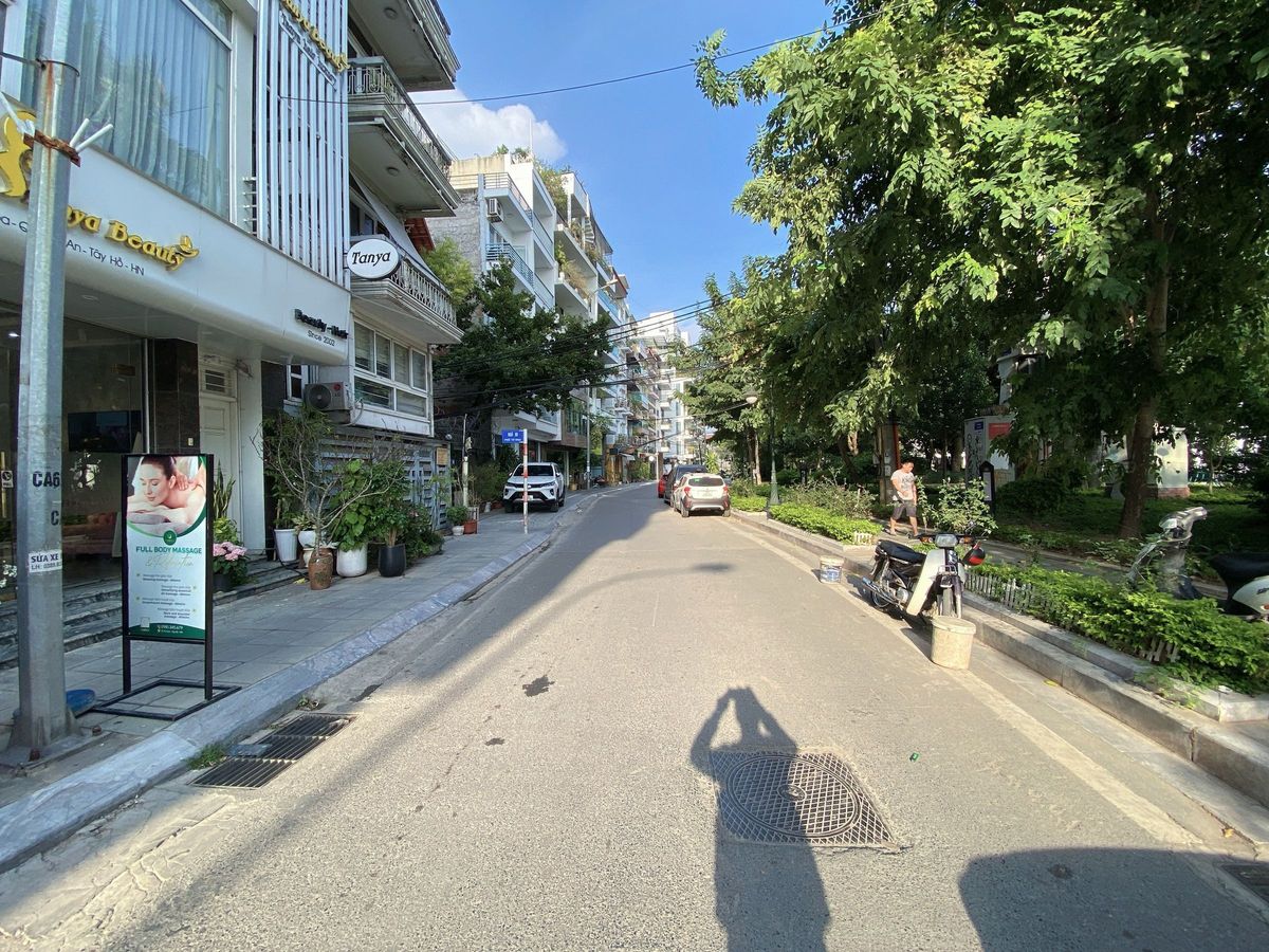 BÁN GẤP-TOÀ NHÀ 8TxMT9Mx220M-MẶT PHỐ TỪ HOA-QUẢNG AN-TÂY HỒ-KD VIP