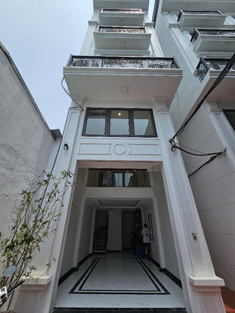 HOT! Giá Đầu tư! Chỉ 105tr/m2 có nhà 4 tầng mới koong Việt Hưng, 54m, MT 4.5m, nhỉnh 5tỷ