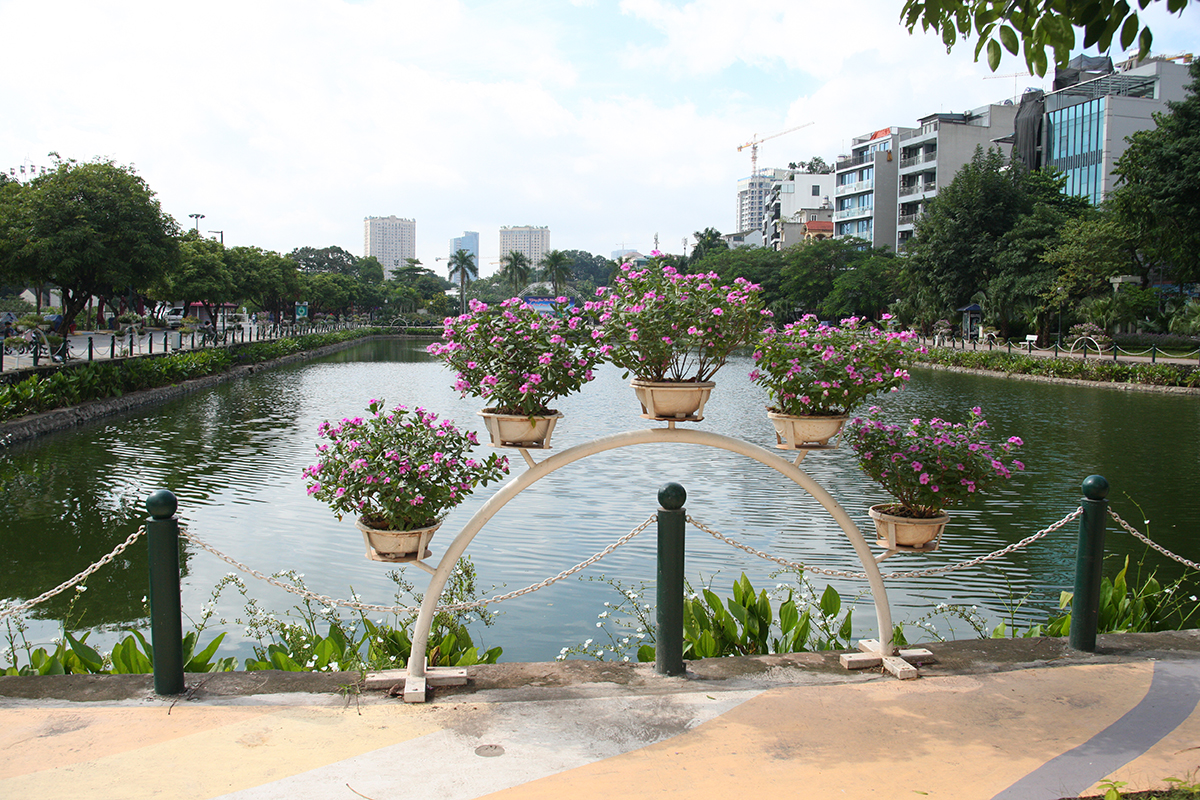 Mặt Phố Trịnh Công Sơn 80M2 MT8.5M 4 Tầng -42 Tỷ -Mặt Hồ View Đẹp