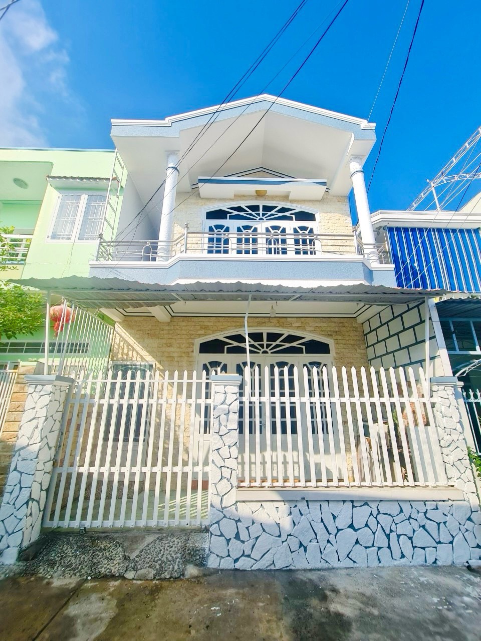 Nhà 2 tầng tp Nha Trang. Giá bán 2.6 tỷ ngân hàng cho vay 2.3 tỷ call O79-53.53.53O "nhà ngọc hiệp tp nha trang"