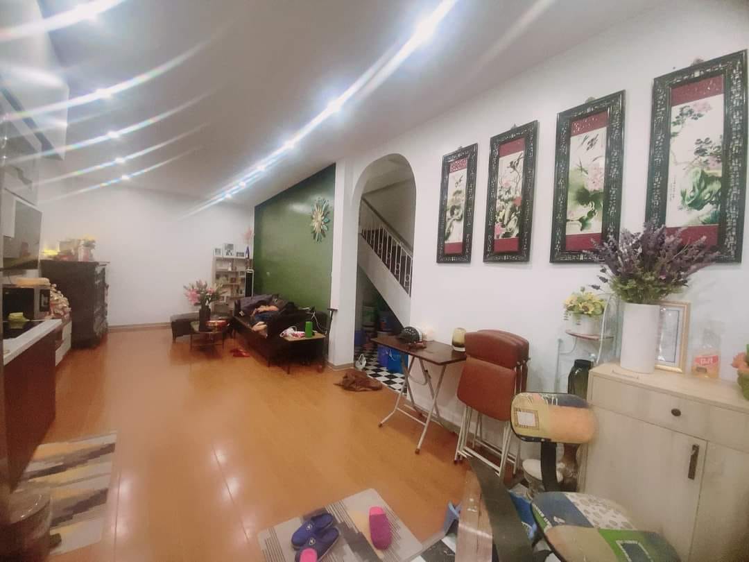 BÁN NHÀ 4 TẦNG PHỐ DỊCH VỌNG - CẦU GIẤY FULL NỘI THẤT NHỈNH 6 TỶ