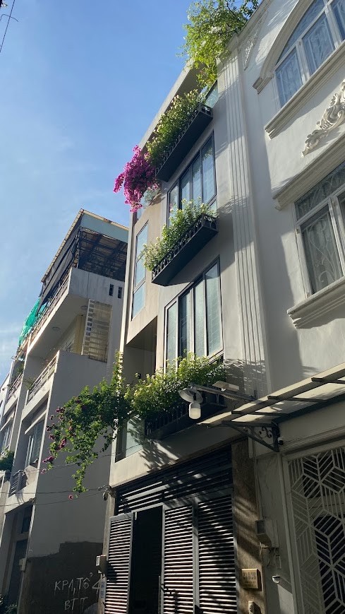 Mua Bán Nhà Quận 2, Nhà đẹp ở ngay, DT 53m2 ( 5 x 11 ) 4 tầng, chỉ 8ty hơn.