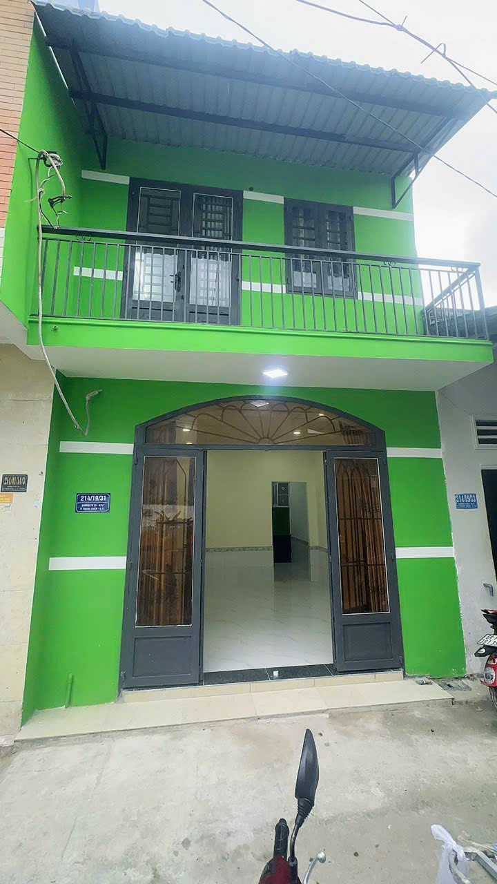 Nhà đẹp 4x8m 2pn gần ủy ban và chợ Thạnh Xuân! Hẻm xe hơi! Giá tốt!