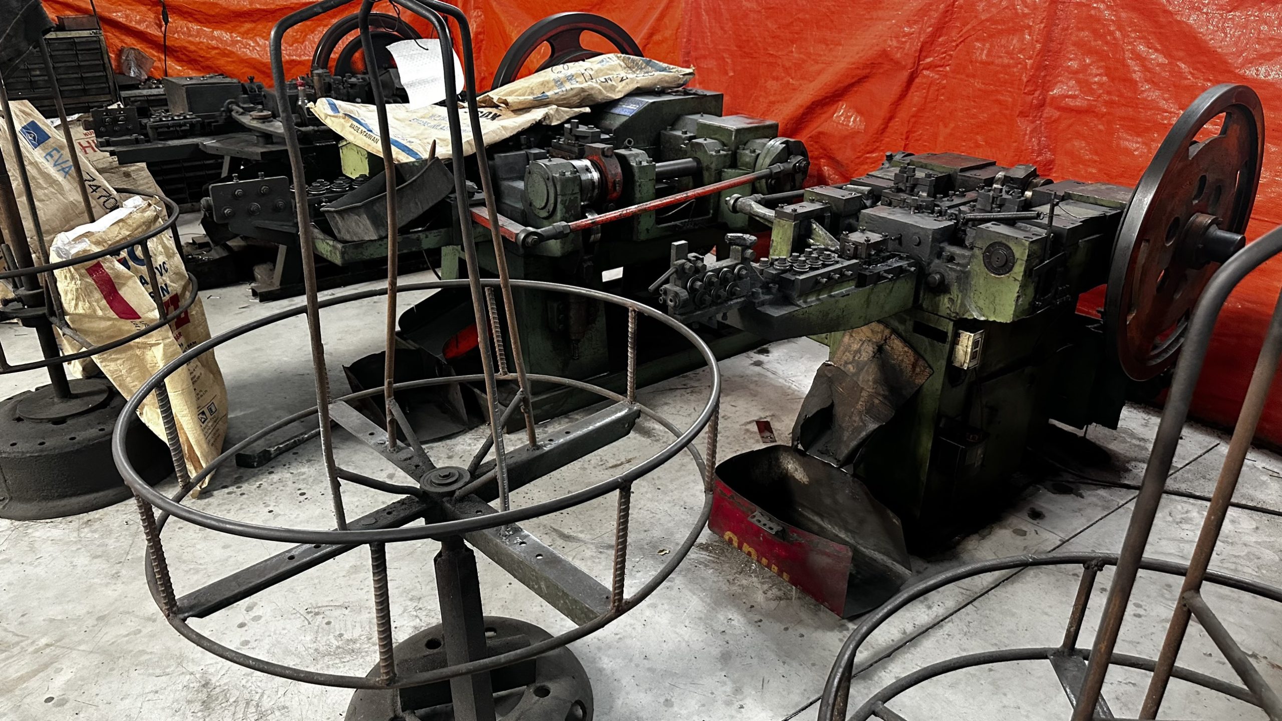 Sang nhượng doanh nghiệp và nhà xưởng sản xuất đinh Rive và dây chuyền sản xuất máy móc, dữ liệu và hệ thống khách hàng.