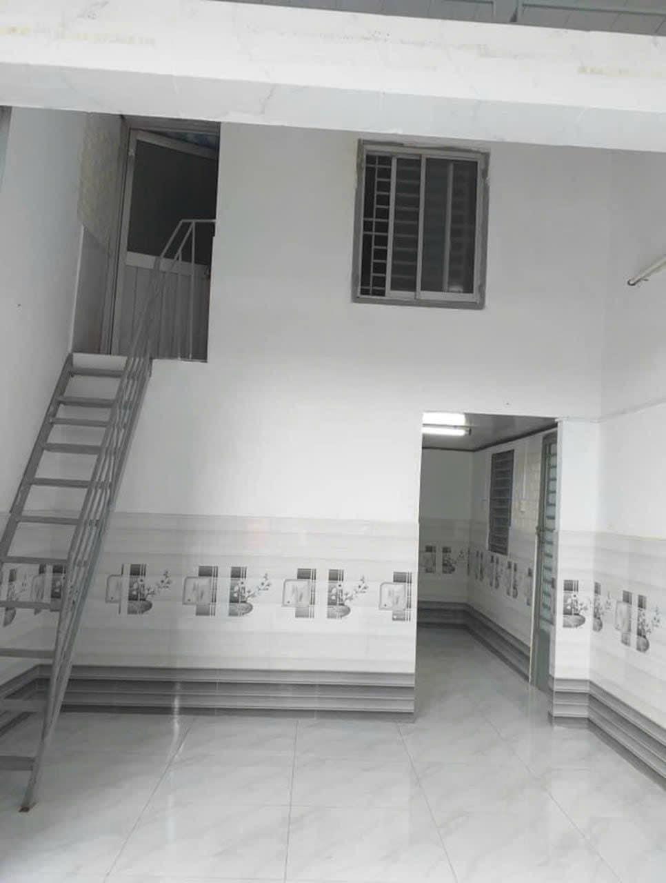 042Nhà Chỉ : 3,2tr/ tháng. - (Cọc 1 tháng) Cho thuê nhà trệt lửng hẻm đường 30/4, Hưng Lợi, Ninh Kiều. (Thuận tiện