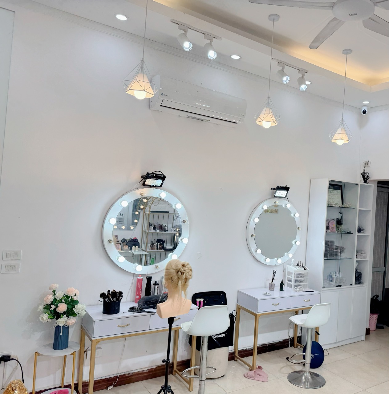 Cho thuê cửa hàng ngay mặt phố Láng Hạ, Đống Đa, HN 40m2, thông sàn, KD, bàn giao ngay 10 triệu