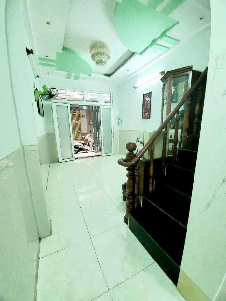 Hẻm 5m DT Ngang 4 x nở hậu 4.2 x 12.5 m - 2 tấm Đoàn Văn Bơ Q4 chỉ 4 tỷ Bank cho vay 4 tỷ