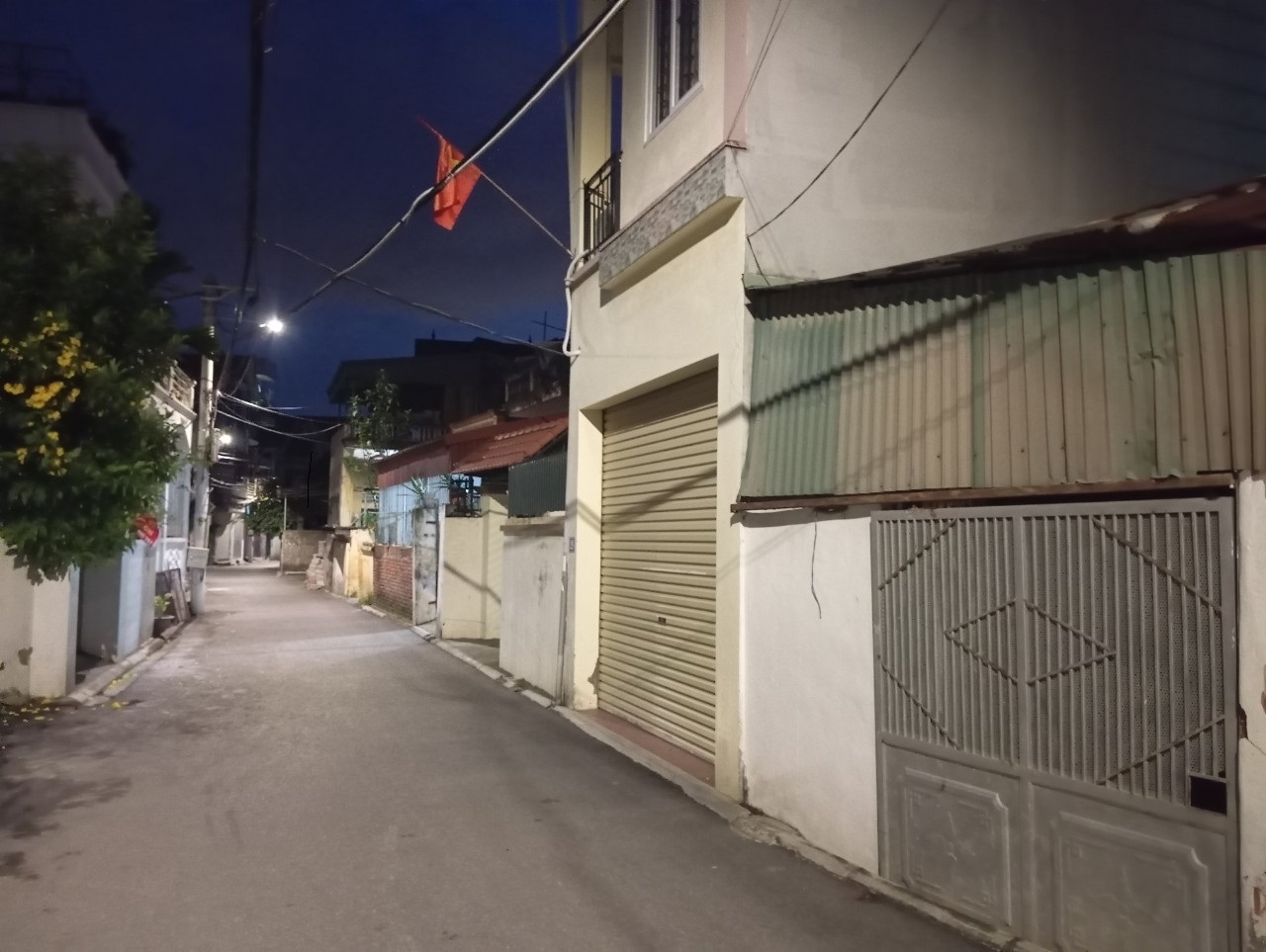 Bán nhà Đa Tốn. 52m2 * mt 4m * 3,7 tỷ. ô tô vào nhà, kinh doanh.