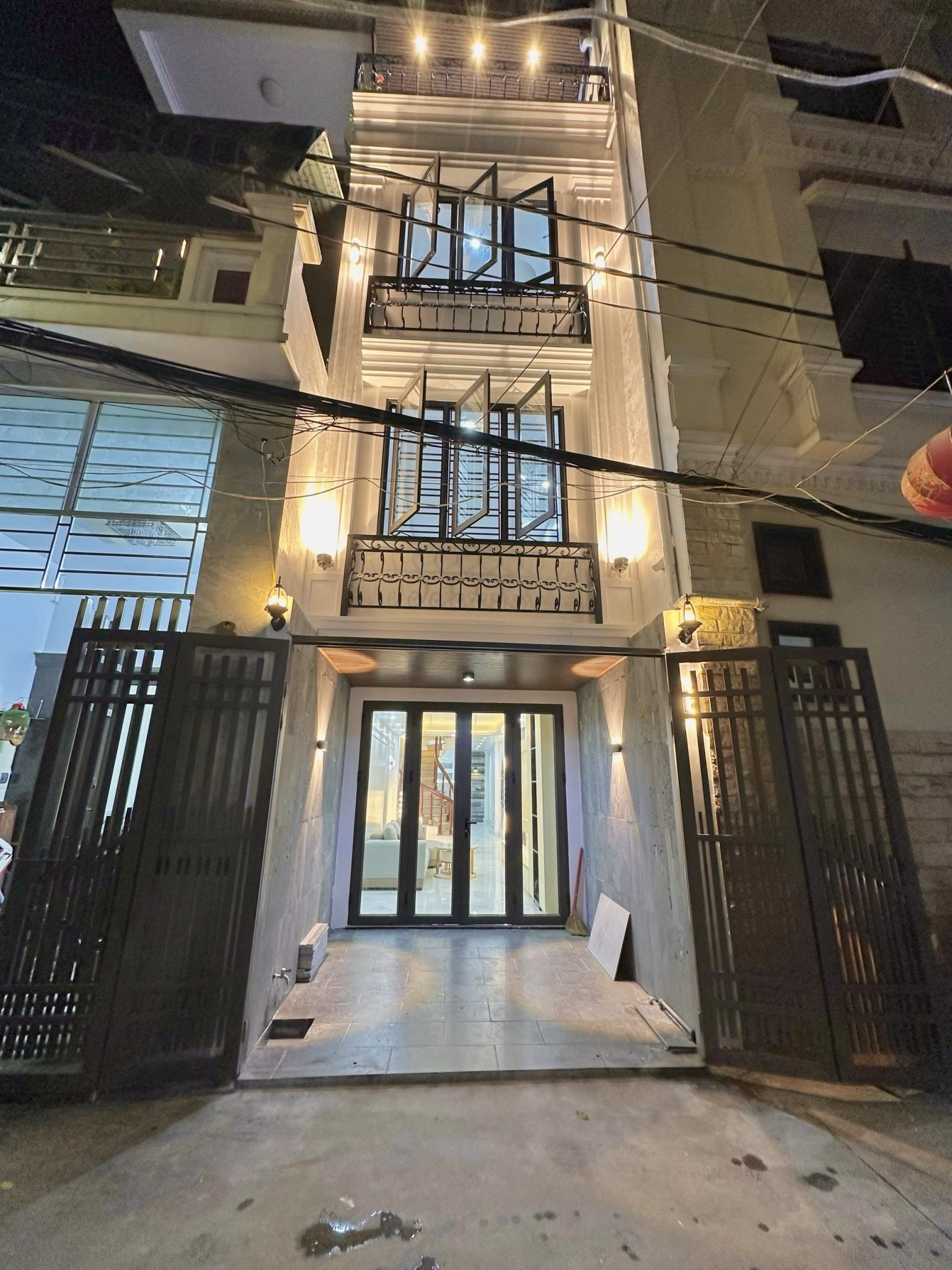 Nhà sân cổng mặt ngõ Lê Lợi ô tô vào tận nhà chỉ 4,5 tỷ