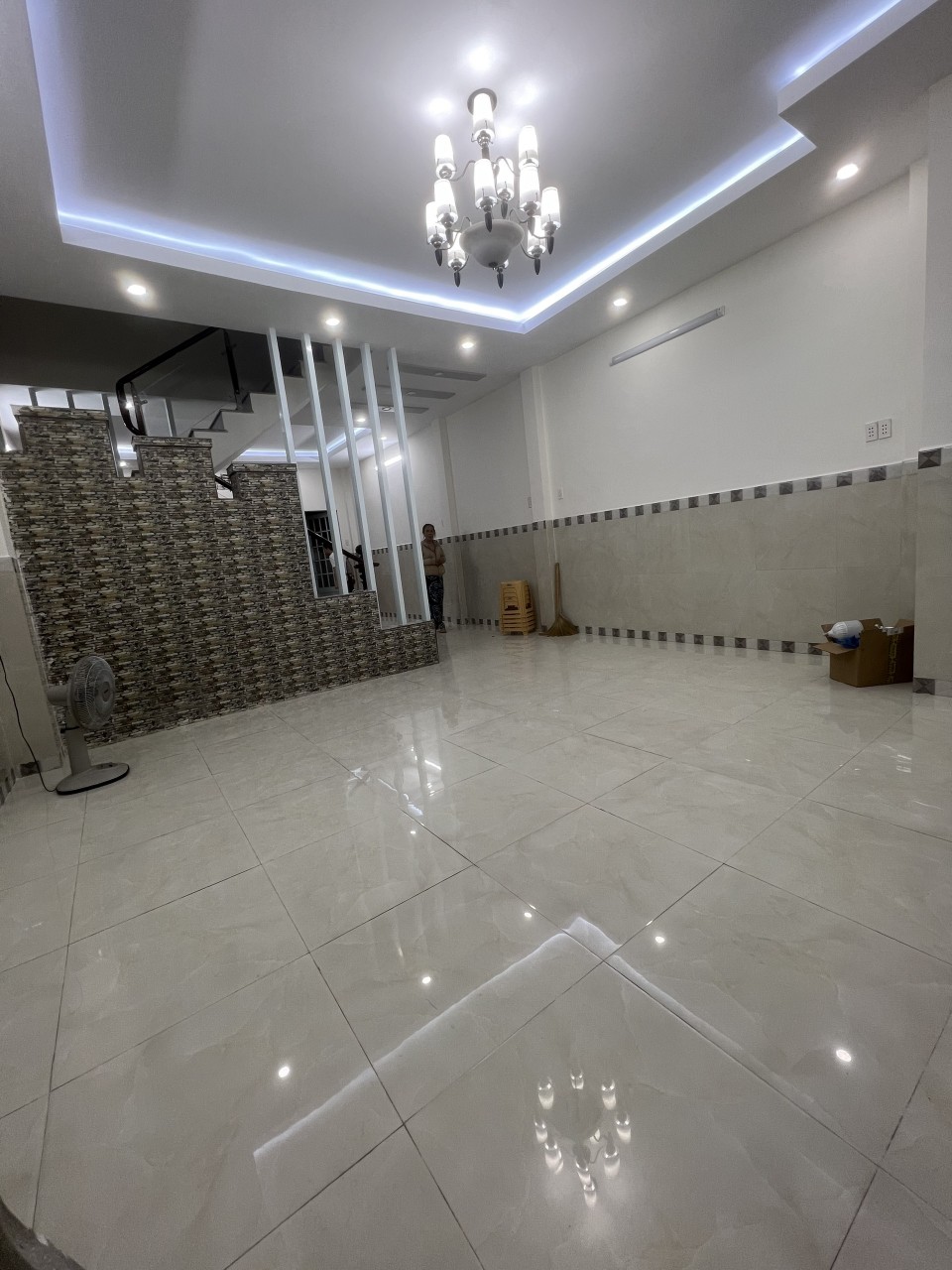 Nhà đẹp mới xây rộng rãi 5x20m đường lớn xe tải, an ninh cao