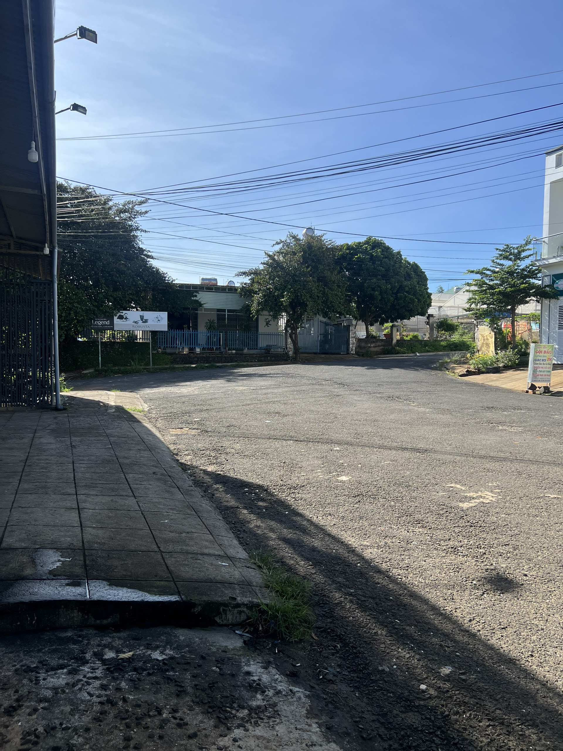 CHÍNH CHỦ CÓ 1 CĂN CẦN BÁN VÀ 1 CĂN CẦN CHO THUÊ TẠI TRUNG TÂM TP. PLEIKU, GIA LAI,