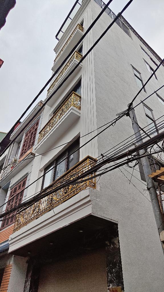 bán nhà Nguyễn Văn Cừ - Long Biên - dt 65m x 7 tầng - lô góc - thang máy - gara 2 ô tô - mặt ngõ thông - gần cầu - 13,x