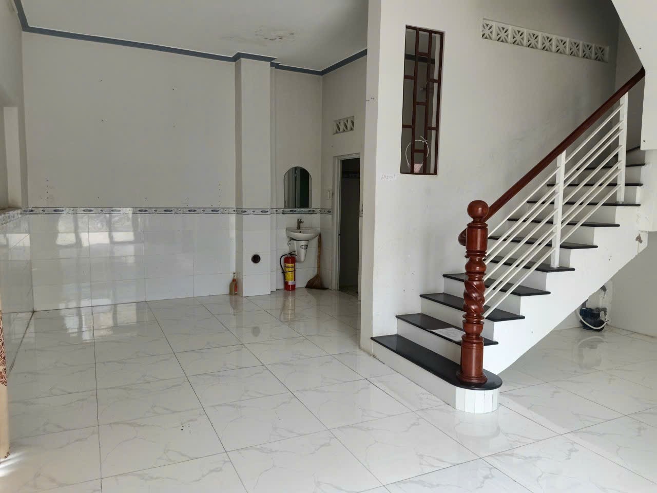 048 Nhà Chỉ 6,5tr/tháng. ✓ 3 phòng ngủ Cho Thuê Nhà Lầu 2 MẶT tiền. Thuận lợi KD nhỏ KDC METRO . P Hưng Lợi .