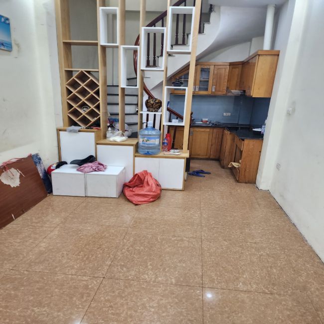 Cho thuê nhà mặt bằng hơn 20m tại địa chỉ Ngõ 13/90/49, đường Lĩnh Nam, Phường Mai Động