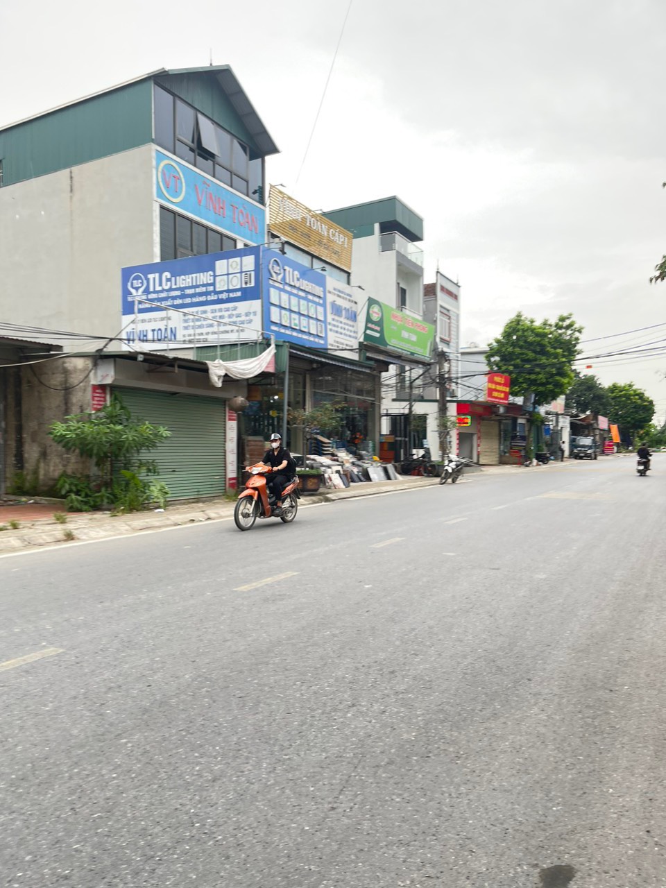 84,6m tân tiến đường hai ô tô chạy thông