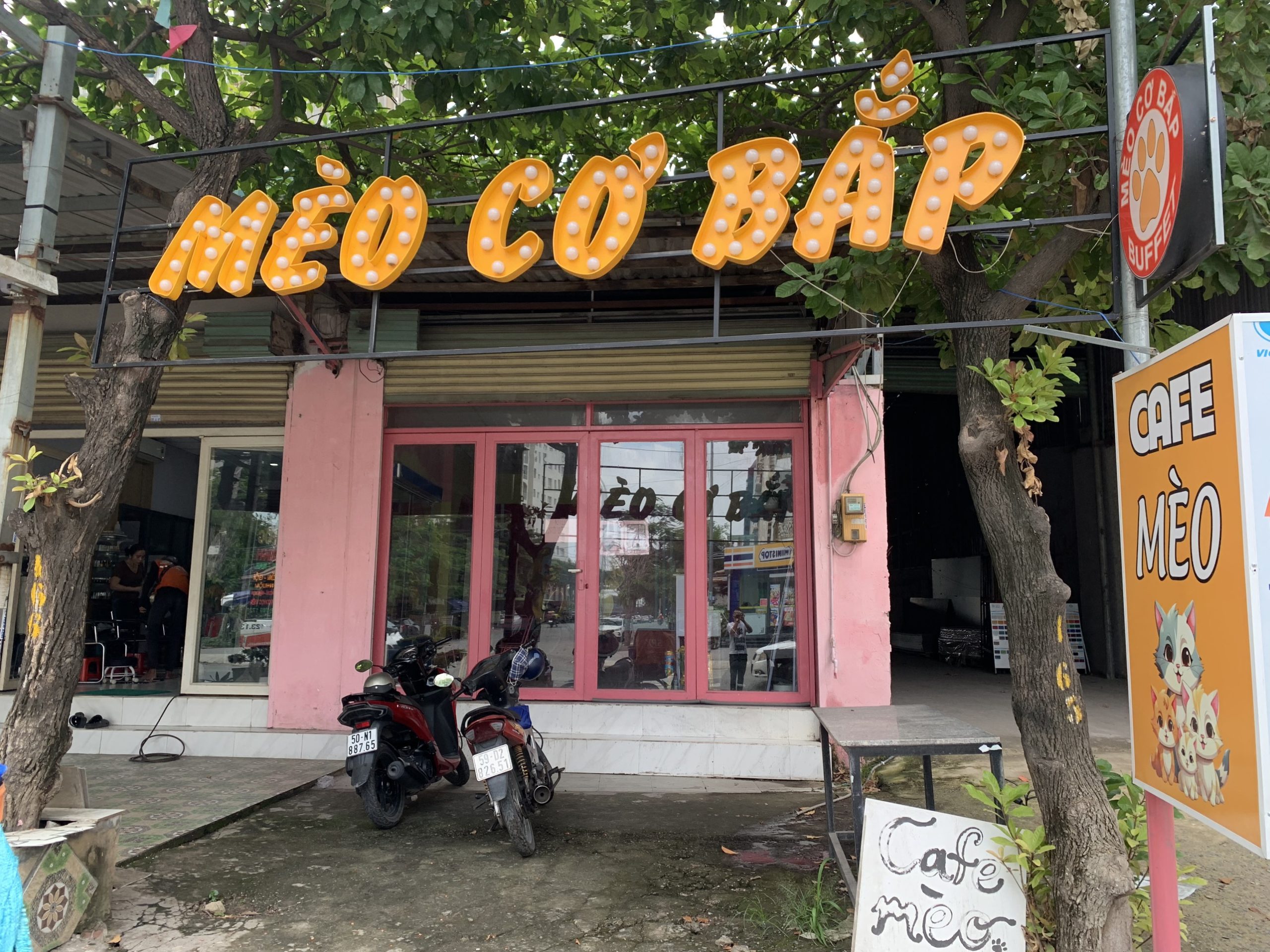 Bình Tân , Quán Đẹp ! SANG QUÁN CAFE GIÁ RẺ – MT Vị trí đẹp DT : 4m x 16m, Có khoảng sân 7m , thuê 8 tr /