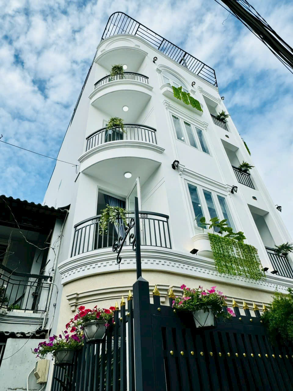 Bán nhà Gò Vấp, nhà góc 2 mặt tiền đường 2, 4.25*14m, 4 lầu, nhà mới, đủ tiện ích .7.5T