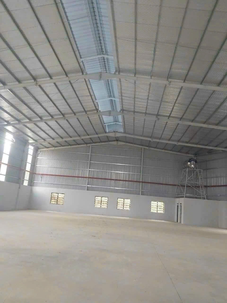Cho thuê xưởng Tân Định Bến Cát.Diện Tích : 1800 m2.Xưởng xây chống nhiệt, pccc nội bộ.Trạm Điện : 400 KVA.Giá Cho