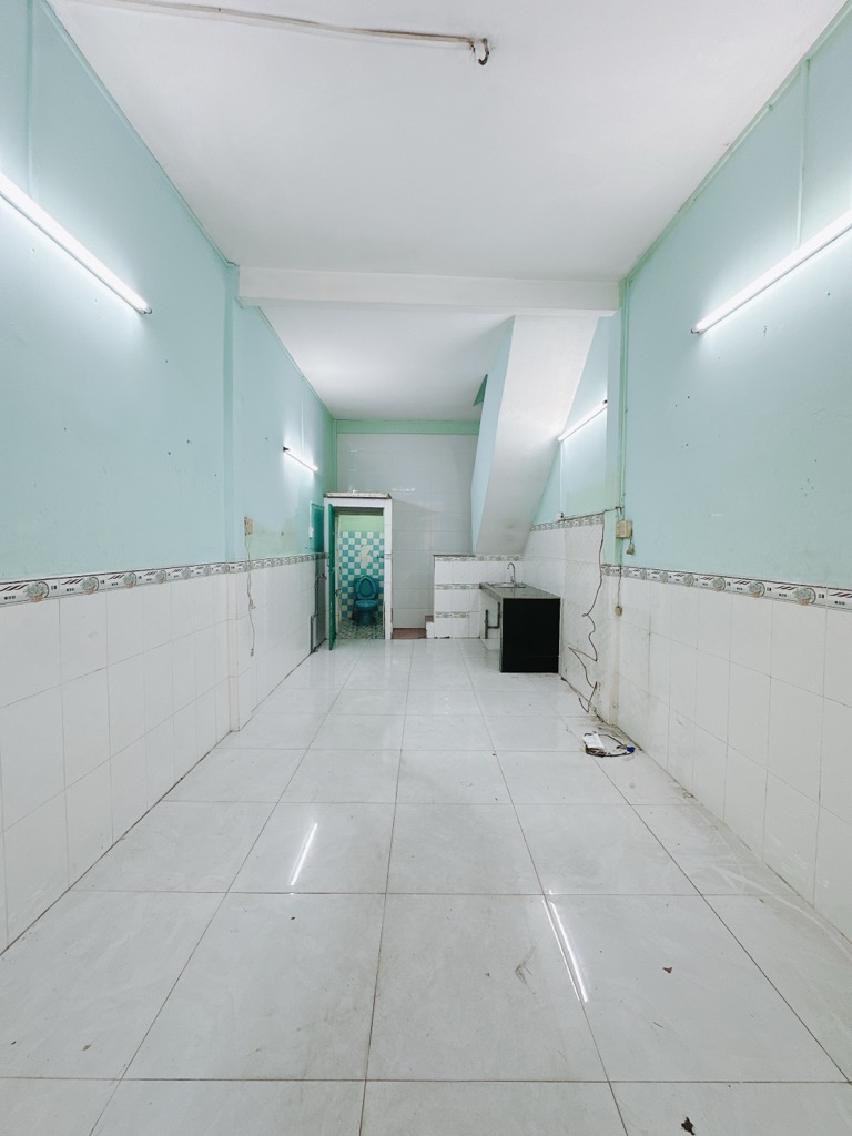 Mặt tiền cách hẻm 20m Đoàn Văn Bơ Q4 Ngang 3.12 x 9.05 đúc 3 tấm chỉ 4 tỷ