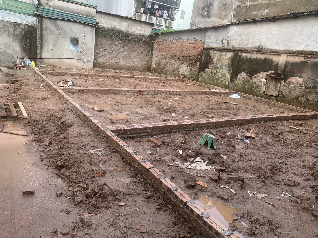 4 Lô đất Long Biên thông số hoa hậu, giá hơn 2 tỷ, ô tô vào tận đất, vài bước chân ra trục 16m ô tô dừng đỗ ngày đêm