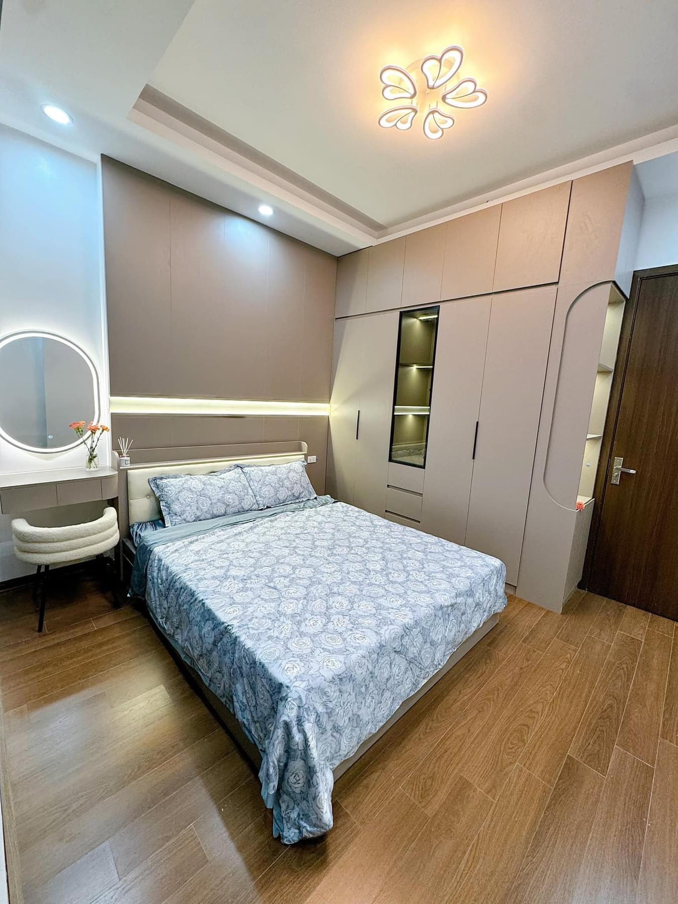 Bán nhà riêng Nguyễn Khang, Cầu Giấy, 52m2, 5 tầng, Nhà mới đẹp ở luôn, Đường 3m thông, Gần phố