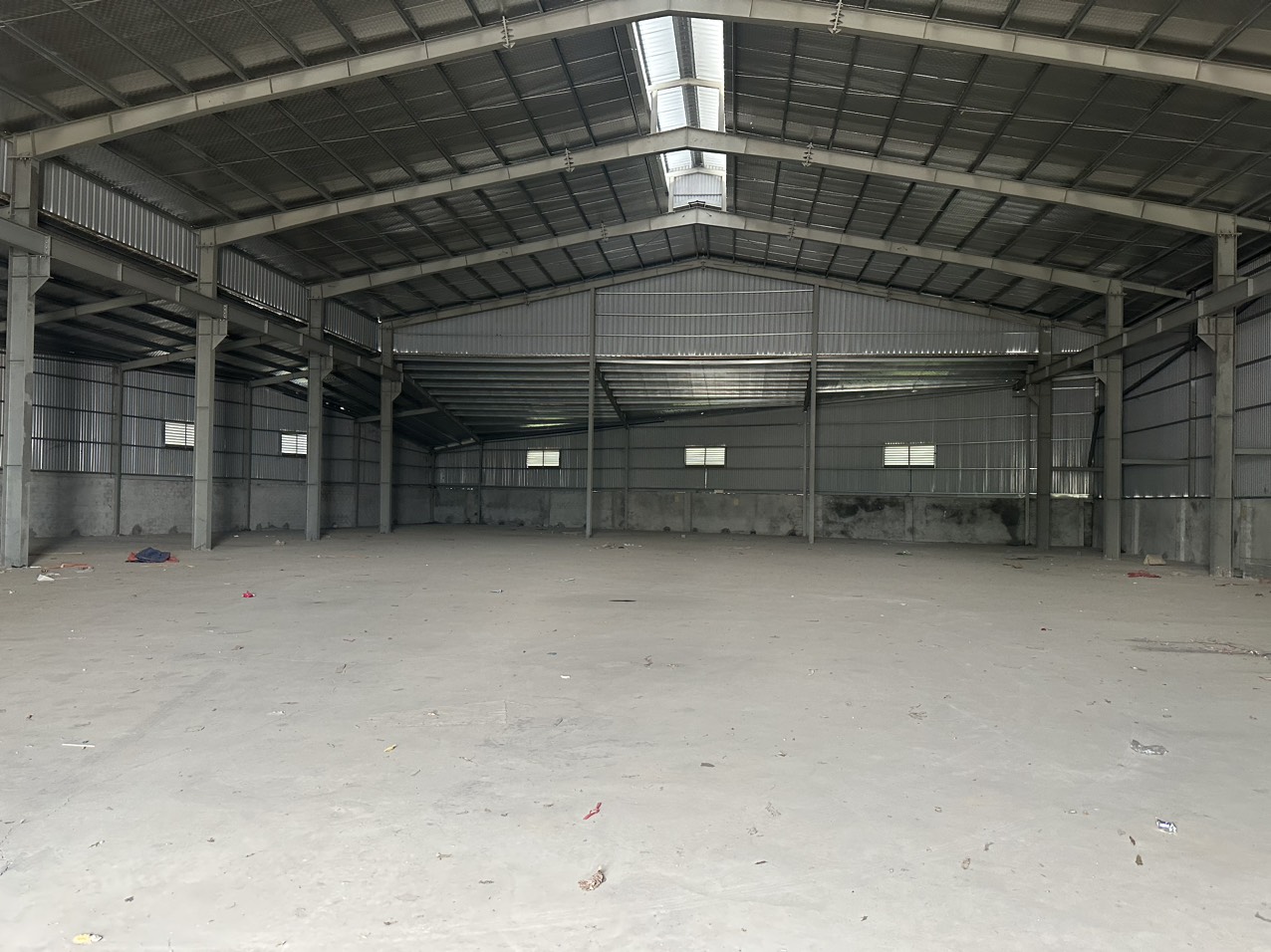 Cho thuê kho xưởng tại địa chỉ Nằm trên trục đường hồ chí minh.