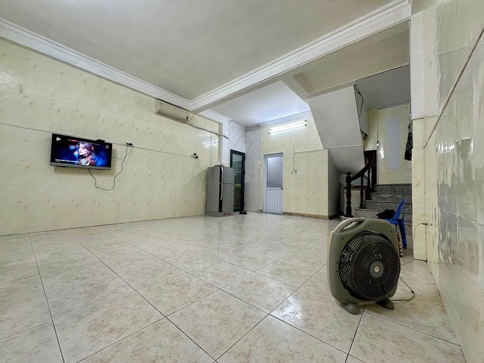 Chính chủ cần cho thuê nhanh căn nhà nằm tại Phố Trần Khát Chân