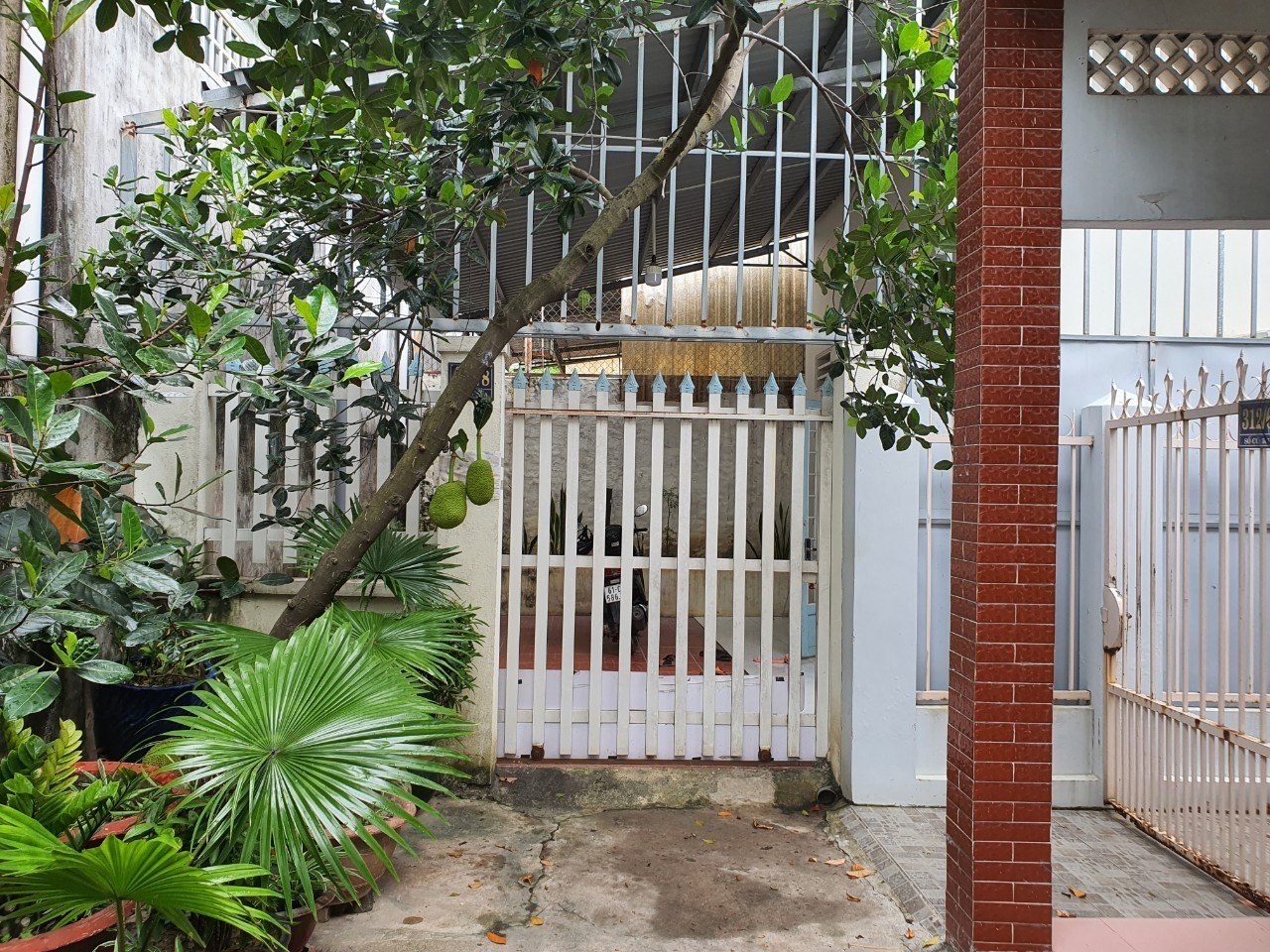 Bán nhà hẻm CMT8 Phú Cường, Thủ Dầu Một, BD. DT 111m2 full thổ cư. Nhà 2 PN, Bếp riêng, yên tĩnh thích hợp mua ở