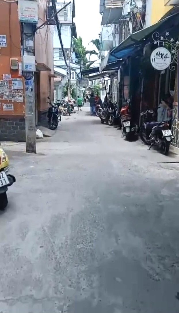 Bán nhà quận 10, Tô Hiến Thành, 2.6*6.5m, nhà 2 tầng, xe hơi đổ cửa,có thể ở và kinh doanh, 2.9T