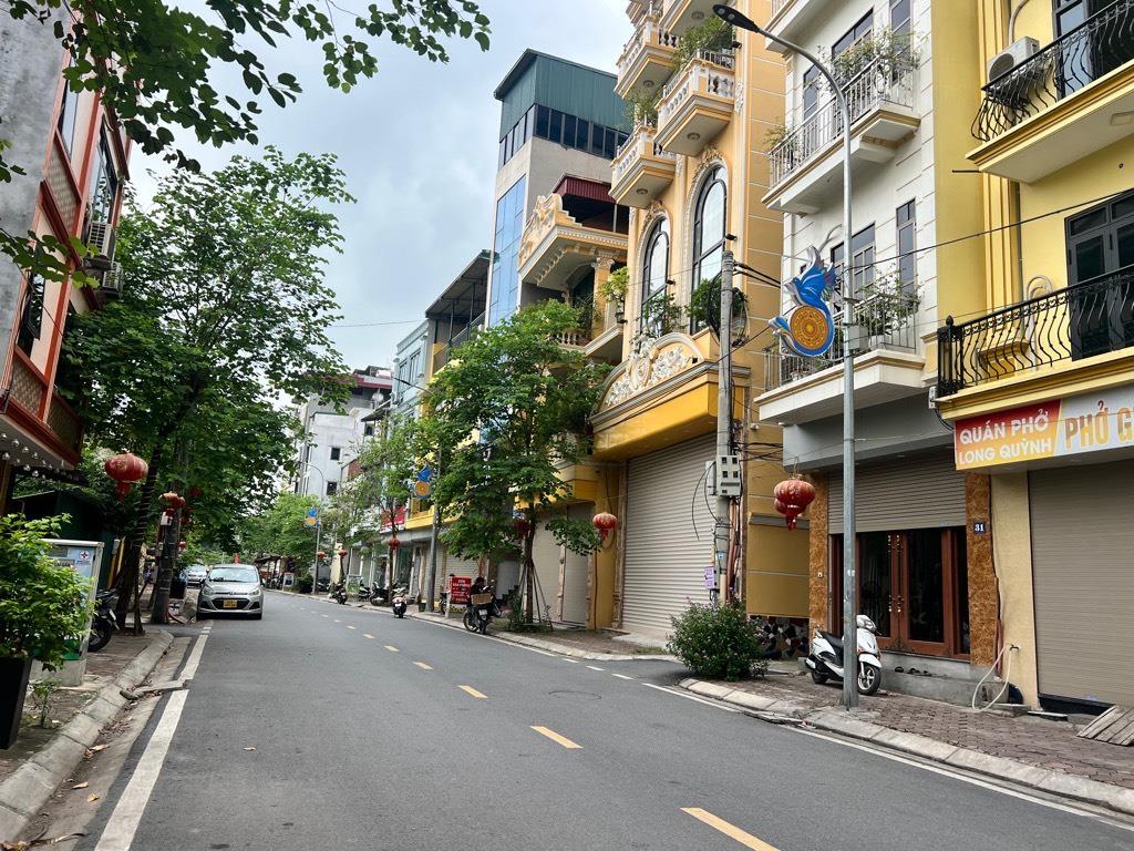 CỰC HIẾM PHỐ HUỲNH THÚC KHÁNG PHÂN LÔ, Ô TÔ TRÁNH KINH DOANH 48, 15.2 TỶ.