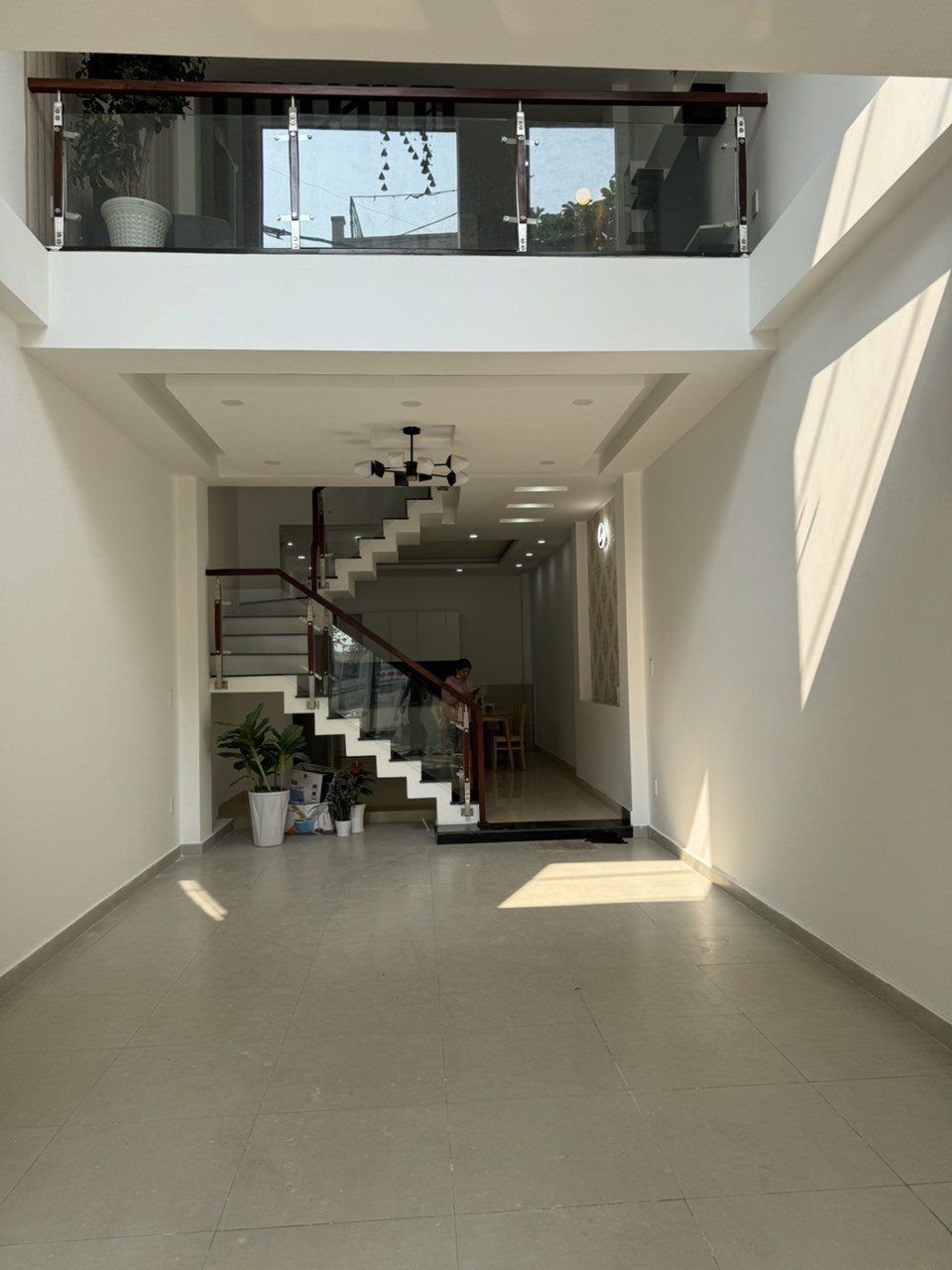 A ÚT CHÍNH CHỦ CẦN BÁN NHÀ MẶT TIỀN VỊ TRÍ ĐẸP TẠI Q9, TP, HỒ CHÍ MINH