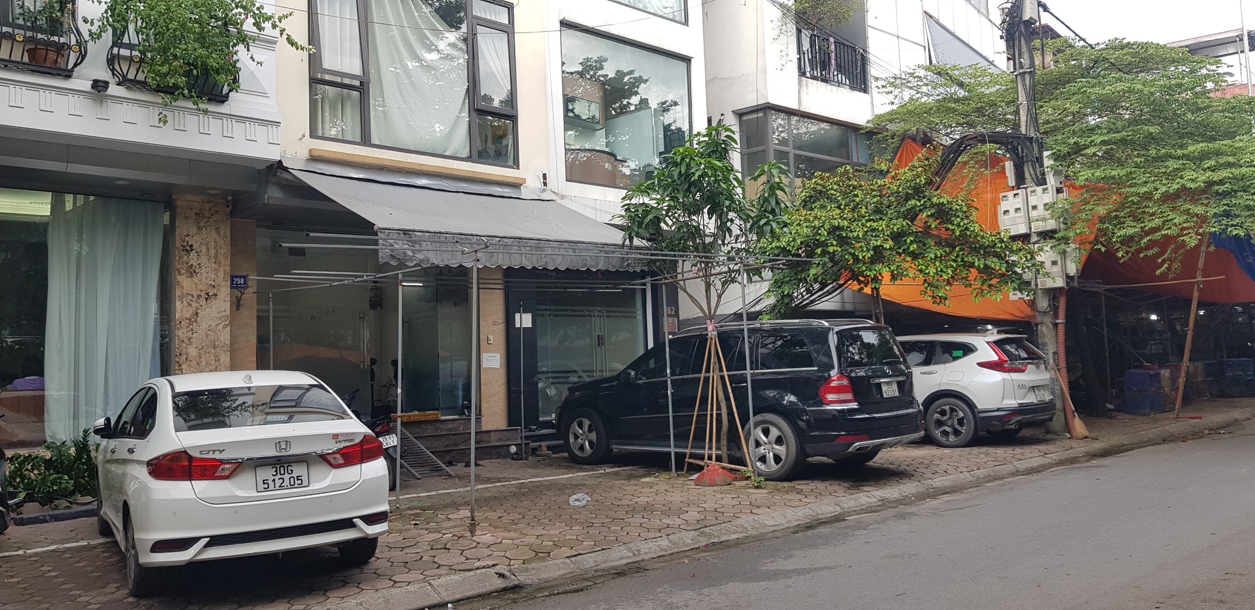 Bán nhà phố Văn Cao Ba Đình vỉa hè kinh doanh 35 tỷ.