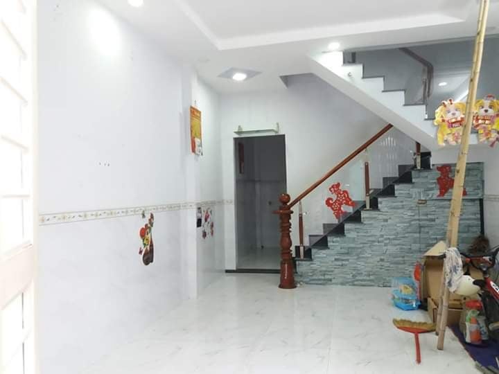 Bán nhà Phan Huy Ich sầm uất ,ngang 5,6m dài 9.8m, đang cho Thuê 6tr, chỉ 3.35Tỷ