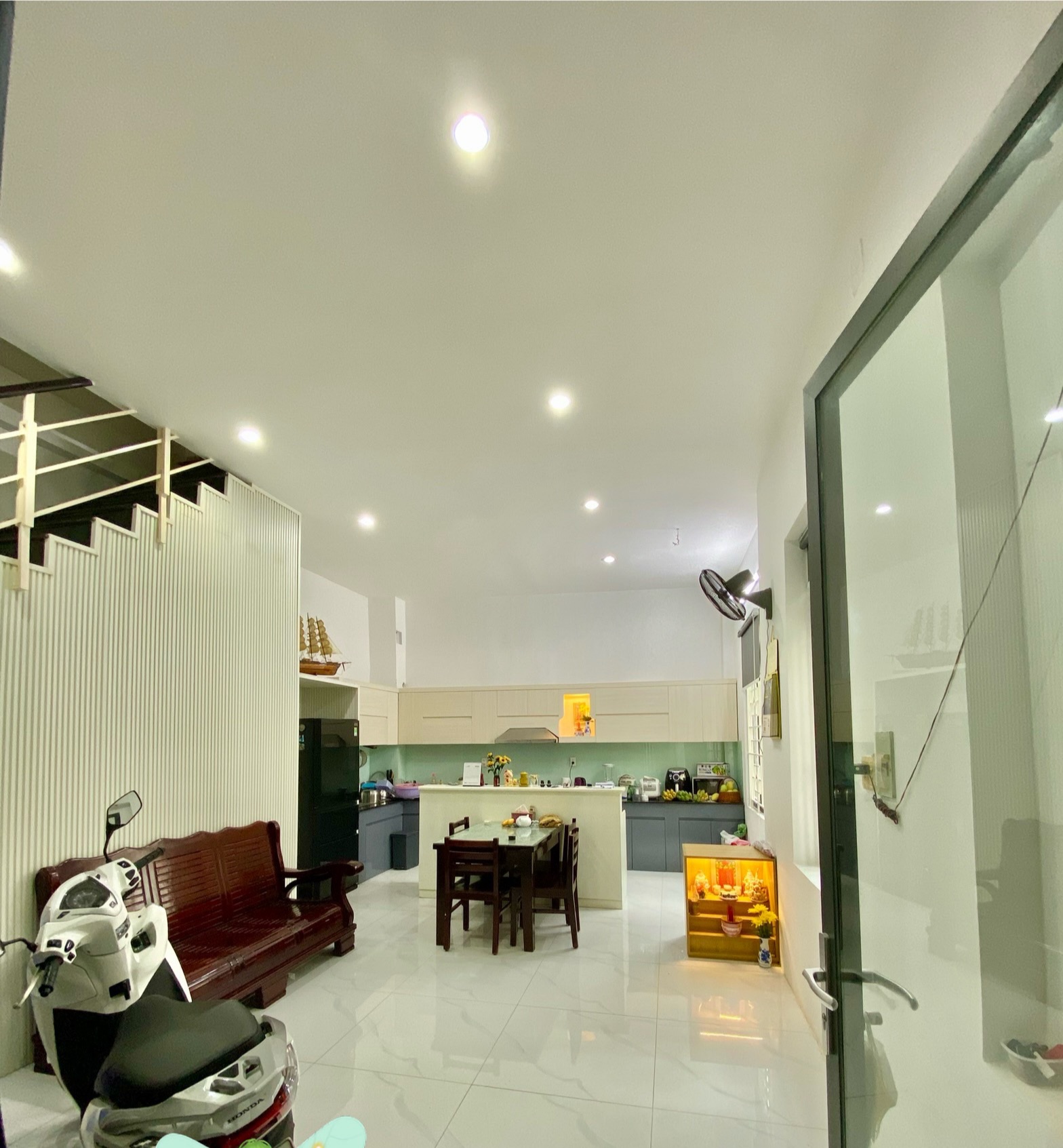 BÁN NHÀ 1 TRỆT 2 LẦU GẦN BIỂN HẺM Ô TÔ PHAN CHU TRINH, CĂN GÓC THÔNG THOÁNG