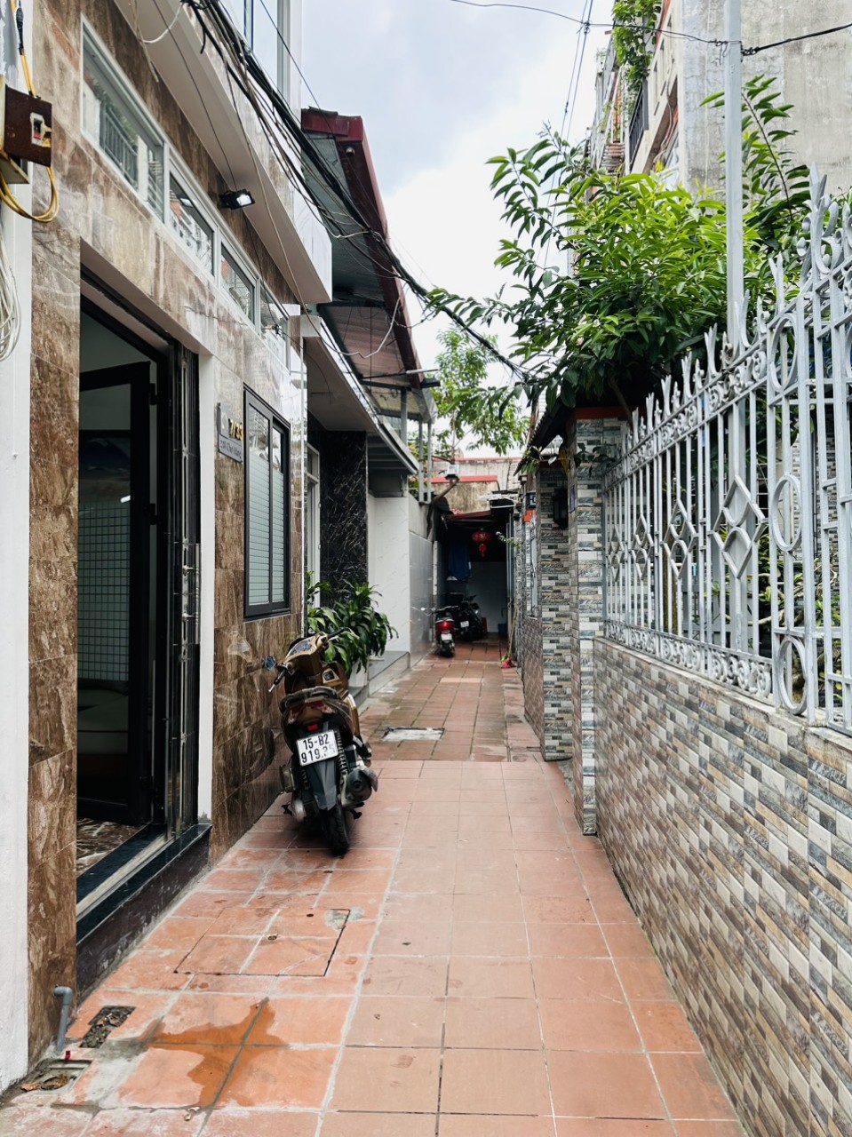 Bán nhà CHợ Hàng, diện tích 35m 3 tầng độc lập dân xây GIÁ 2.1 tỉ