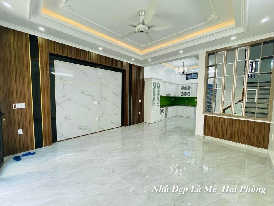 Bán nhà xây mới 4 tầng diện tích 71m sân cổng cực rộng GIÁ 3.98 tỉ tại Chợ Hàng