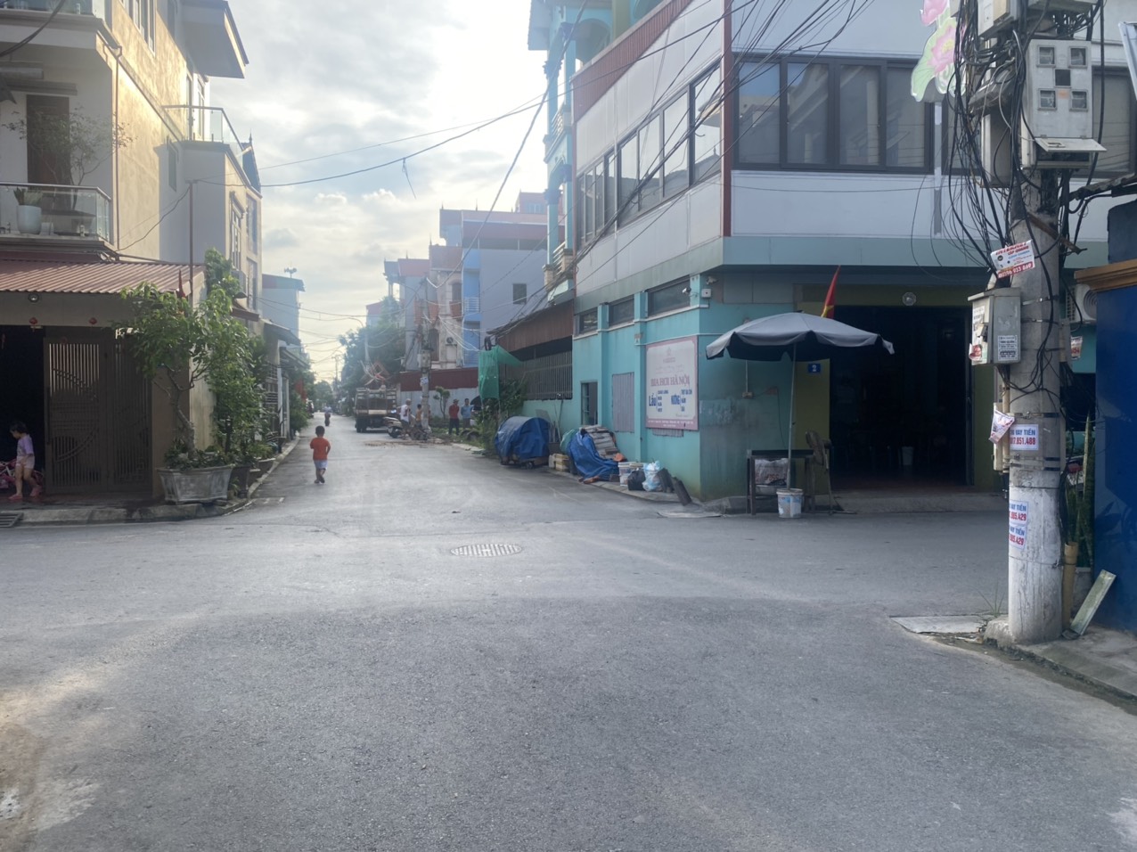 HÀNG HIẾM NGỌC CHI – VĨNH NGỌC ,TRỤC CHÍNH KINH DOANH – ĐƯỜNG TRẢI NHỰA RỘNG 8M ,DT 42M , NHỈNH 5 TỶ