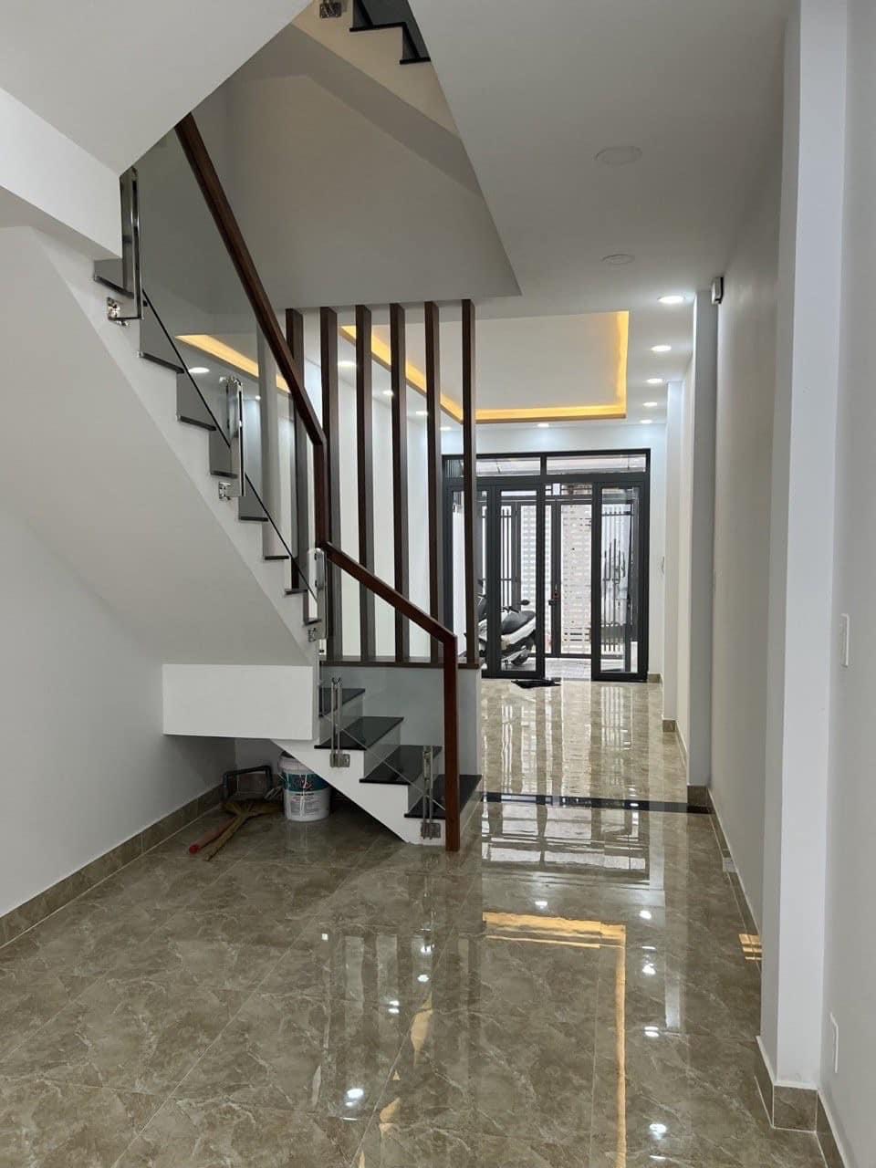 Nhà HXH đường 185 phước long B, DT 80m, 3 tầng giá tốt