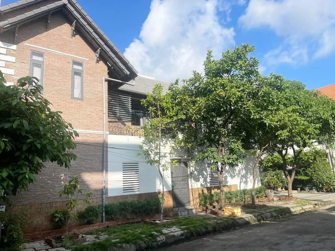 BÁN BIỆT THỰ NGAY GIGAMLL PHẠM VĂN ĐỒNG - THỦ ĐỨC 120M2 ( 8 X 15 ) 2 TẦNG LÔ GÓC 2 MẶT TIỀN