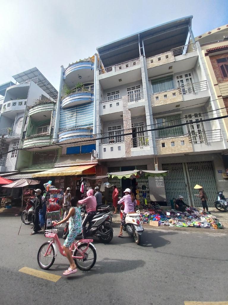 Bán Nhà Mặt Tiền Chợ An Dương Vương , Phường 10, Quận 6. DT 66m2 x 3 tầng (4 x 17). Giá 8.85 TỶ TL.